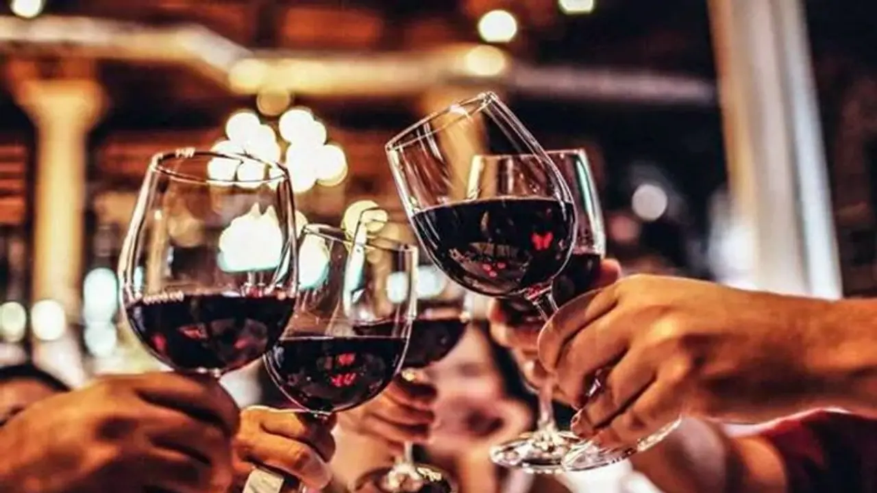 শীতকালে মদ্যপান অত্যন্ত ক্ষতিকর, Christmas ও New year এর পার্টিতে যাওয়ার আগে জেনে নিন এগুলি শীতকালে মদ্যপান অত্যন্ত ক্ষতিকর, Christmas ও New year এর পার্টিতে যাওয়ার আগে জেনে নিন এগুলি