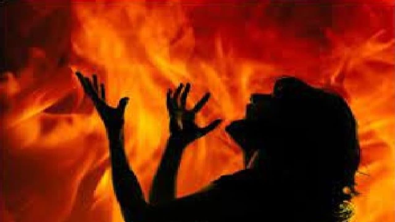 தாயின் 2வது கணவரால் எரிக்கப்பட்ட சிறுமி… சிகிச்சை பலனின்றி உயிரிழப்பு… நெல்லையில் பரபரப்பு!! தாயின் 2வது கணவரால் எரிக்கப்பட்ட சிறுமி… சிகிச்சை பலனின்றி உயிரிழப்பு… நெல்லையில் பரபரப்பு!!