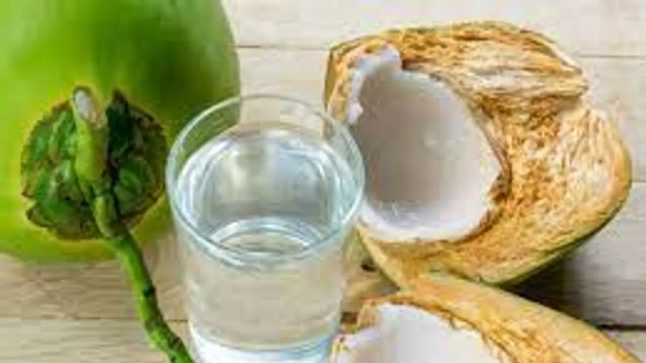Coconut Water: தினந்தோறும் தேங்காய் தண்ணீர் குடிப்பதால் கிடைக்கும் ஆரோக்கிய நன்மைகள்!
