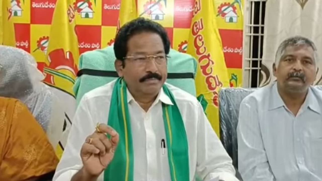 లోకేష్ పాదయాత్ర అడ్డుకోవాలనే.. తాడేపల్లి నుంచే ఆదేశాలు : వినుకొండలో ఘర్షణపై జీవీ ఆంజనేయులు లోకేష్ పాదయాత్ర అడ్డుకోవాలనే.. తాడేపల్లి నుంచే ఆదేశాలు : వినుకొండలో ఘర్షణపై జీవీ ఆంజనేయులు