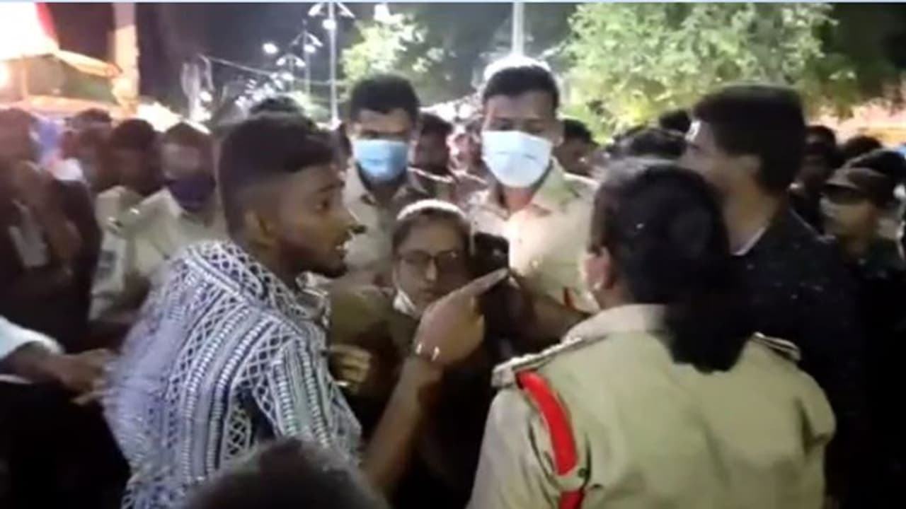 లేడీ హోంగార్డ్‌తో అసభ్య ప్రవర్తన.. చున్నీ లాగి పారిపోయేందుకు యత్నం, బీజేవైఎం కార్యకర్త అరెస్ట్