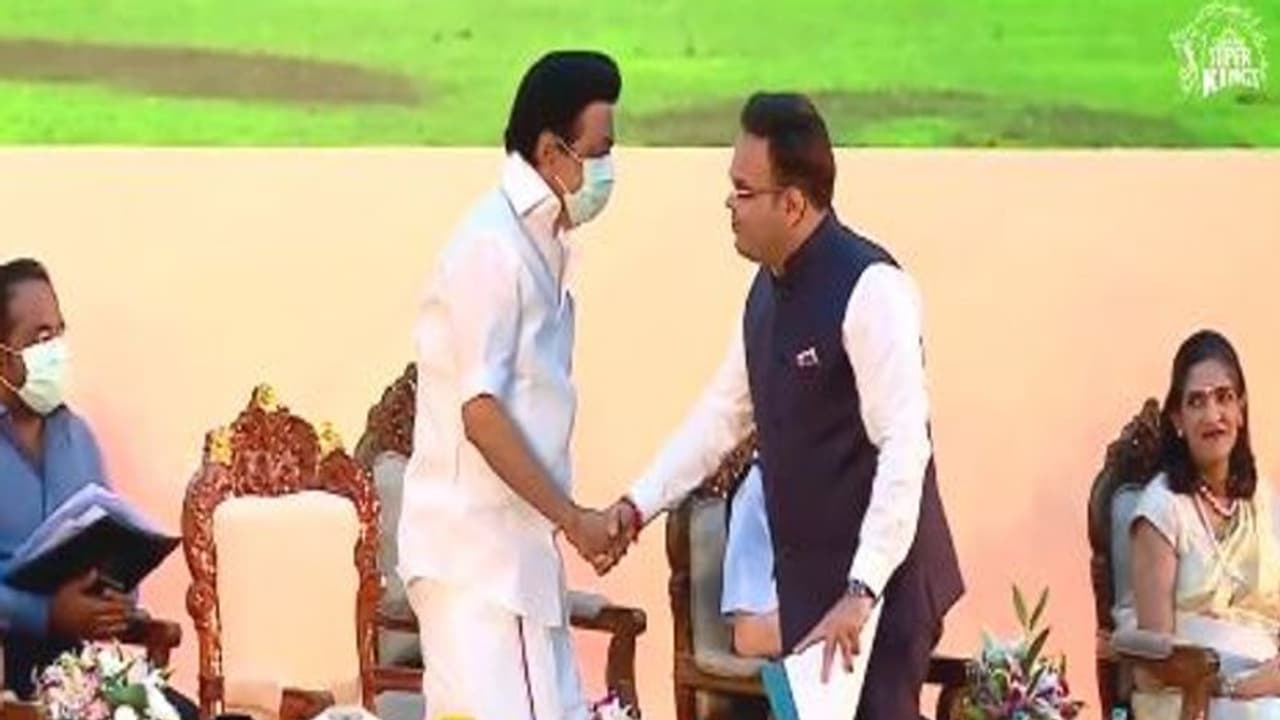 அமித் ஷா மகனுக்கு எழுந்து நின்று கை கொடுத்த ஸ்டாலின்..! சென்னையில் பரபரப்பு