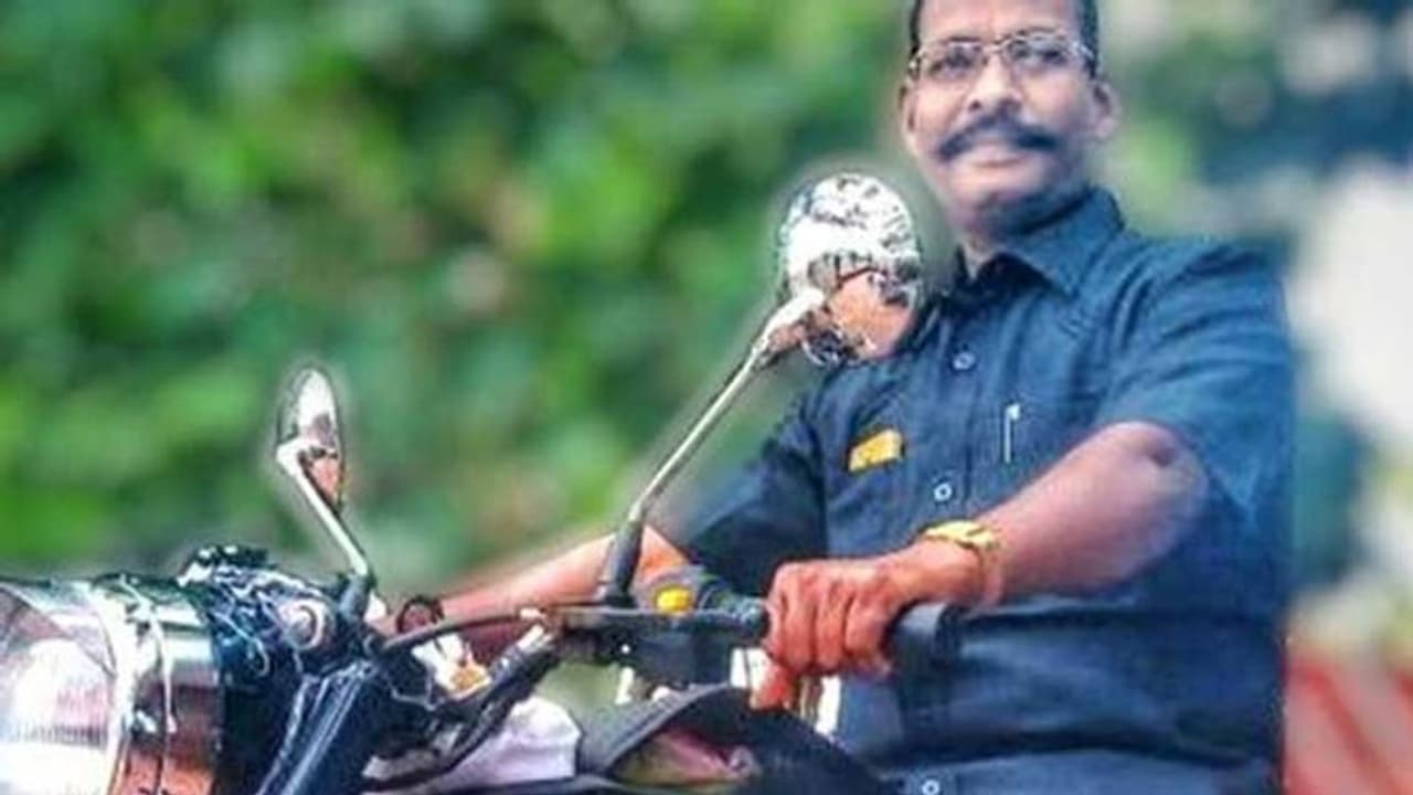 திருச்சியில் பயங்கரம்.. ஆடு திருடும் கும்பலால் எஸ்எஸ்ஐ கொடூரமாக வெட்டிப் படுகொலை.! திருச்சியில் பயங்கரம்.. ஆடு திருடும் கும்பலால் எஸ்எஸ்ஐ கொடூரமாக வெட்டிப் படுகொலை.!