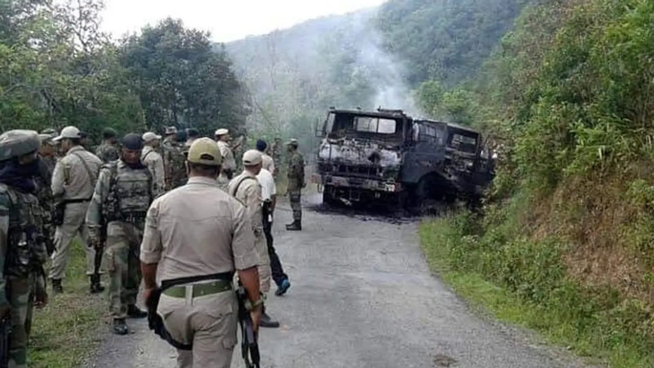 Manipur blast: মোদী সফরের পরেই আইইডি বিস্ফোরণ, শহিদ এক জওয়ান Manipur blast: মোদী সফরের পরেই আইইডি বিস্ফোরণ, শহিদ এক জওয়ান