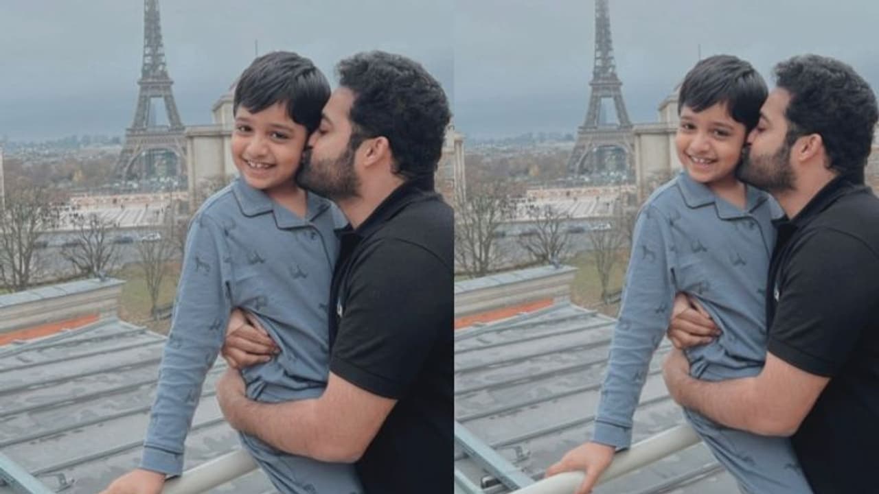 ntr: కొడుకు అభయ్రామ్తో అదిరిపోయే పిక్ని షేర్ చేసిన ఎన్టీఆర్.. పారిస్లో వెకేషన్ ntr: కొడుకు అభయ్రామ్తో అదిరిపోయే పిక్ని షేర్ చేసిన ఎన్టీఆర్.. పారిస్లో వెకేషన్