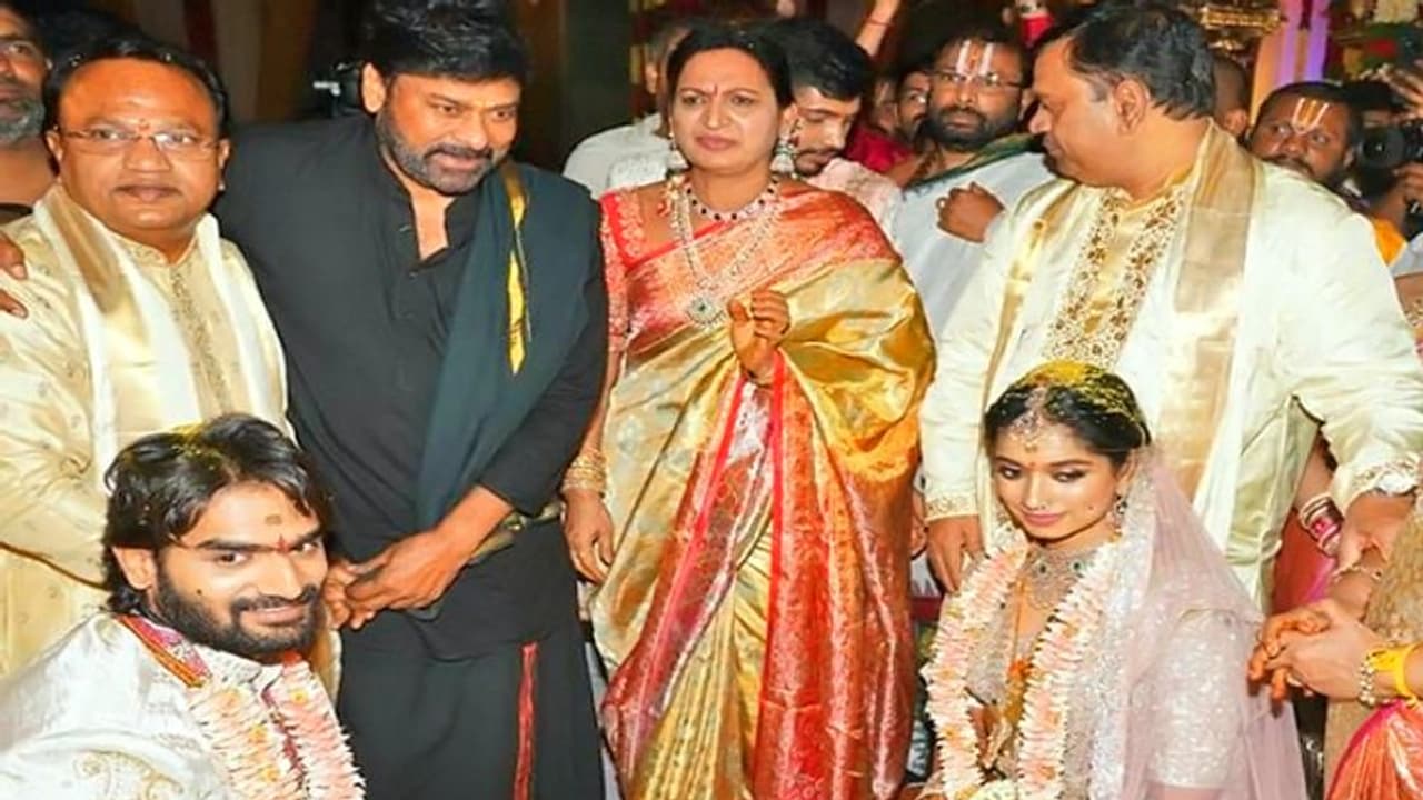साउथ एक्टर Kartikeya ने गर्लफ्रेंड Lohita से की शादी, दूल्हा दुल्हन को आशीर्वाद देने पहुंचे Chiranjeevi साउथ एक्टर Kartikeya ने गर्लफ्रेंड Lohita से की शादी, दूल्हा दुल्हन को आशीर्वाद देने पहुंचे Chiranjeevi