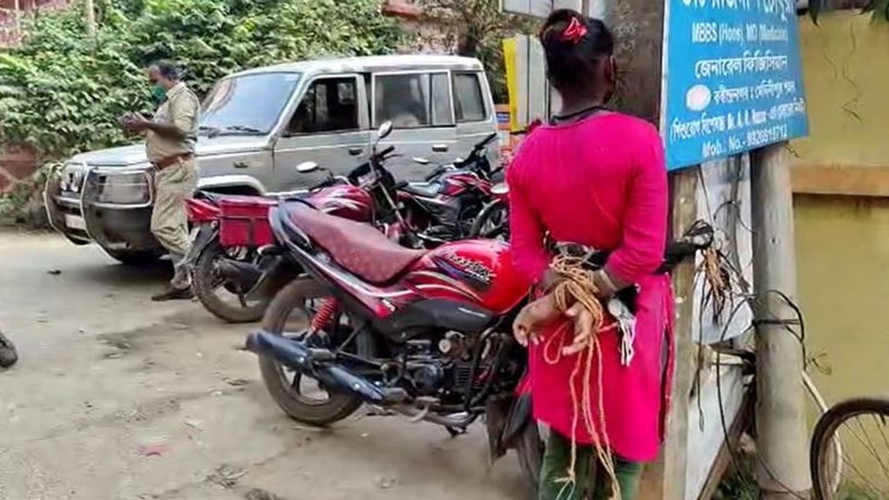 Medinipur: অমানবিক, রড চোর সন্দেহে নাবালিকাকে পোস্টে বেঁধে মার