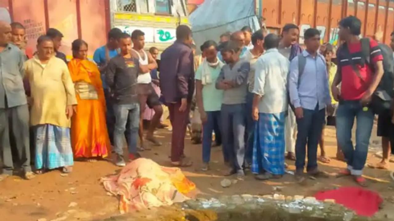 ये कैसी मां: पहले बच्चों से किया प्यार फिर हाथ से पिलाया पानी, अगले ही पल दोनों को मार डाला..खुद भी मर गई