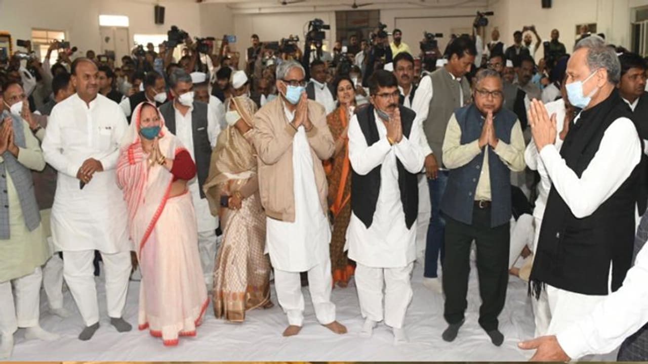 CM गहलोत ने नए मंत्रियों को दी सीख, कुछ के लिए कहा इनका अहसान मैं जीवनभर नहीं भूलूंगा, तो कुछ पर साधा निशाना