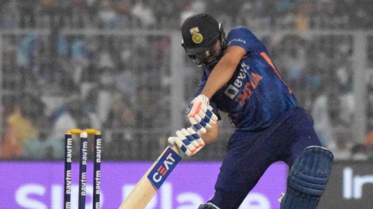 INDvsWI 1st ODI: కోహ్లీ మళ్లీ ఫెయిల్... వెంటవెంటనే నాలుగు వికెట్లు కోల్పోయిన టీమిండియా... INDvsWI 1st ODI: కోహ్లీ మళ్లీ ఫెయిల్... వెంటవెంటనే నాలుగు వికెట్లు కోల్పోయిన టీమిండియా...