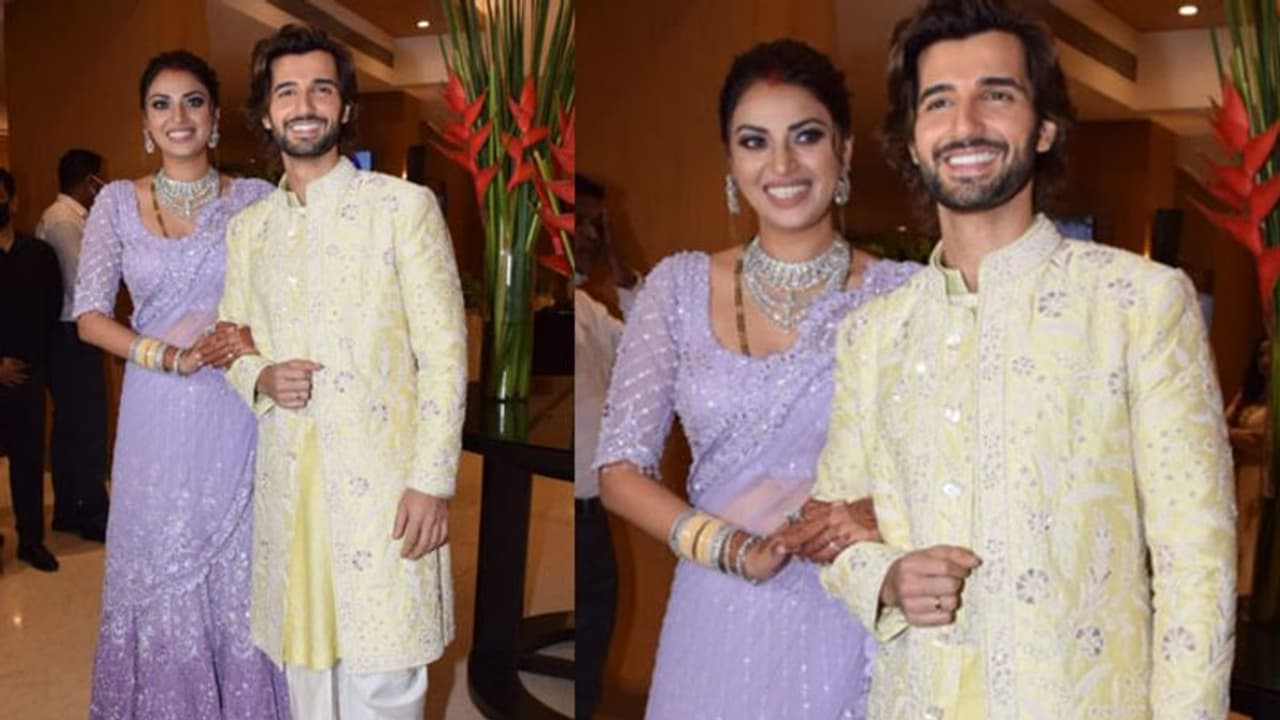 Anushka Ranjan Aditya Seal Wedding: फेरे लेने के बाद पति के हाथों में हाथ डाल दुल्हनिया ने दिए पोज Anushka Ranjan Aditya Seal Wedding: फेरे लेने के बाद पति के हाथों में हाथ डाल दुल्हनिया ने दिए पोज