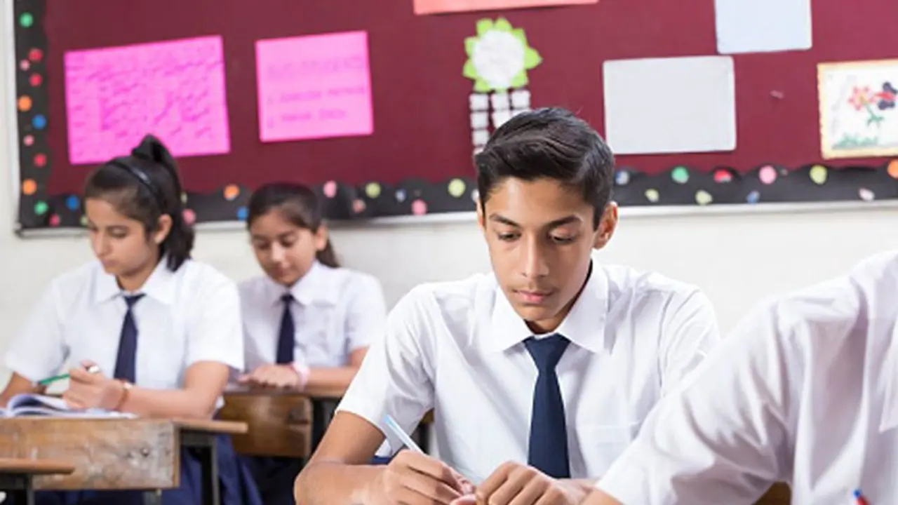 ISC Term 1 Exam: एग्जाम सेंटर में स्टूडेंट्स को करना होगा इन नियमों का पालन, लेट होने पर देना होगा स्पष्टीकरण