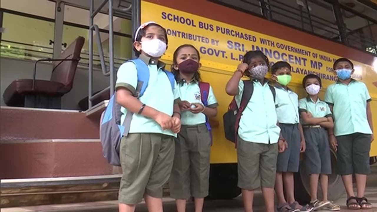 Gender equality : लड़का लड़की में अंतर नहीं रहे, इसलिए केरल के स्कूल ने उठाया ये कदम... Gender equality : लड़का लड़की में अंतर नहीं रहे, इसलिए केरल के स्कूल ने उठाया ये कदम...