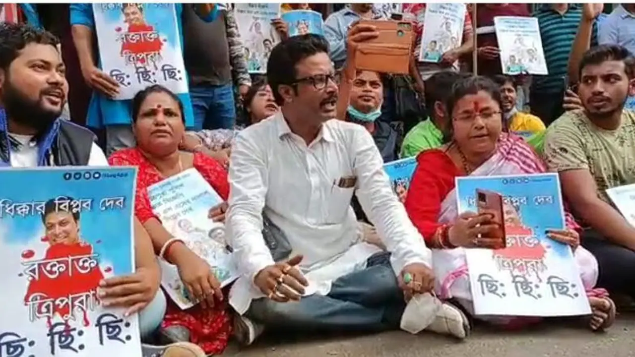 TMC Agitation: তপ্ত ত্রিপুরার আঁচ কলকাতায়, বিজেপির দফতরের সামনে বিক্ষোভ তৃণমূলের TMC Agitation: তপ্ত ত্রিপুরার আঁচ কলকাতায়, বিজেপির দফতরের সামনে বিক্ষোভ তৃণমূলের