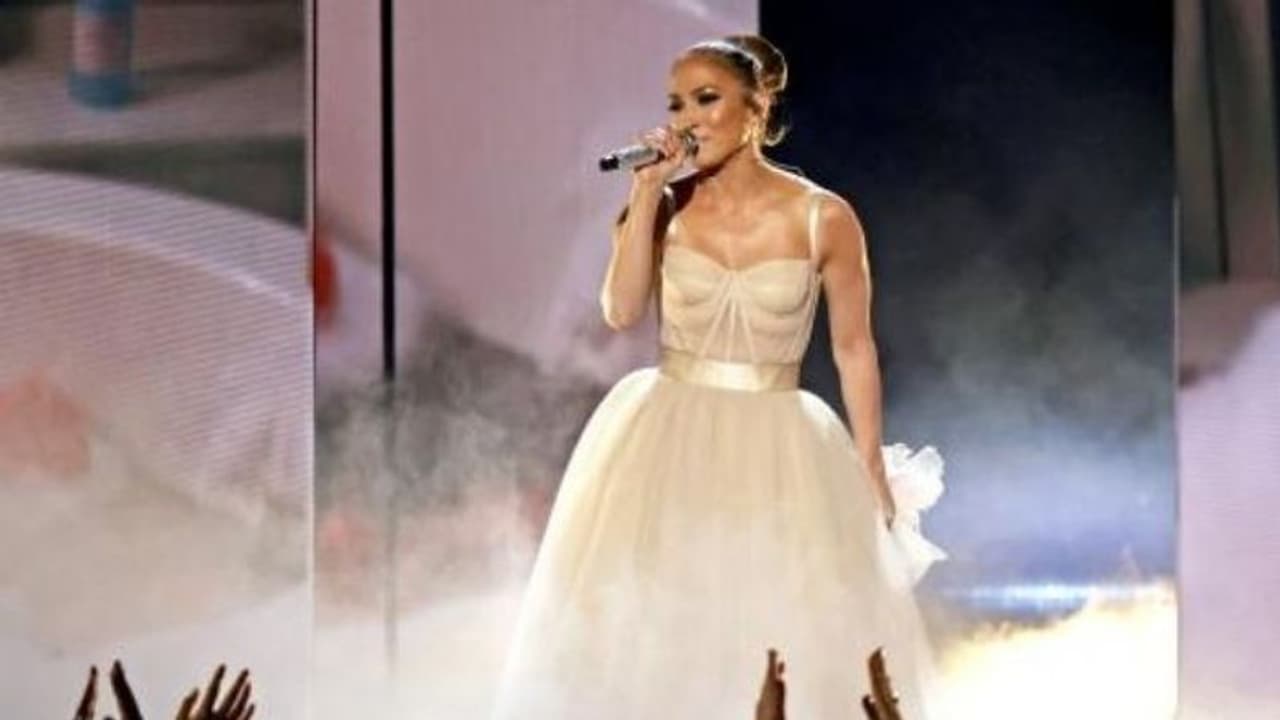 Jennifer Lopez debuts Marry Me Single On My Way at American Music Awards [PHOTOS]