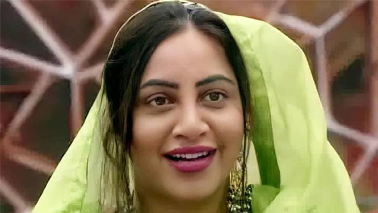 Bigg Boss कंटेस्टेंट रहीं Arshi Khan का हुआ एक्सीडेंट, अस्पताल में करना पड़ा एडमिट Bigg Boss कंटेस्टेंट रहीं Arshi Khan का हुआ एक्सीडेंट, अस्पताल में करना पड़ा एडमिट