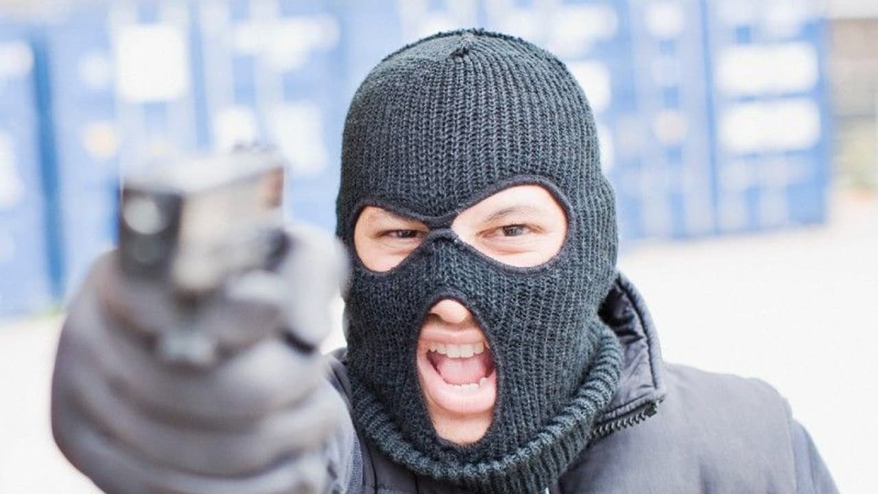 Robbery in Bengaluru: ಮಾಳಗಾಳ ಮೇಲ್ಸೇತುವೆಯಲ್ಲಿ ಕೋಳಿ ಸಾಗಣೆ ಟೆಂಪೋ ಅಡ್ಡಗಟ್ಟಿ ₹1.30 ಲಕ್ಷ ದರೋಡೆ!