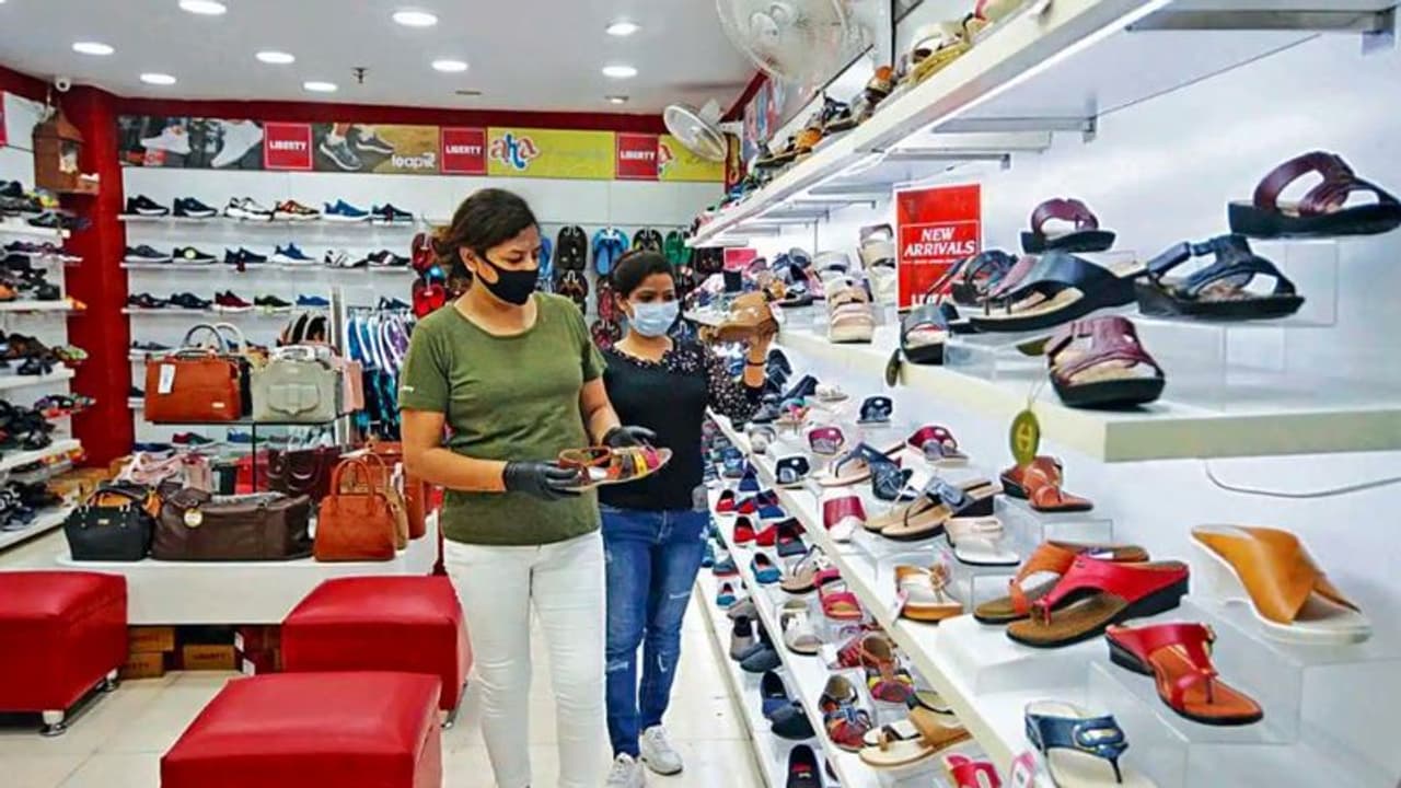 ಫ್ಯಾಷನ್ಗೆ ತಕ್ಕಂತೆ ಅಪ್ಡೇಟ್ ಆದ್ರೆ ಅರ್ನ್ ಮಾಡಬಹುದು ನೋಡಿ! ಫ್ಯಾಷನ್ಗೆ ತಕ್ಕಂತೆ ಅಪ್ಡೇಟ್ ಆದ್ರೆ ಅರ್ನ್ ಮಾಡಬಹುದು ನೋಡಿ!