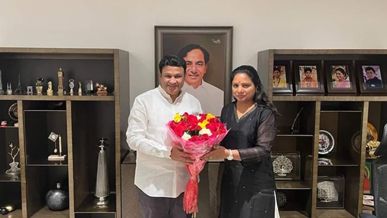 నిజామాబాద్ స్థానిక సంస్థల కోటా : స్వతంత్ర అభ్యర్ధికి షాక్.. ఎమ్మెల్సీగా కల్వకుంట్ల కవిత ఎన్నిక ఏకగ్రీవం