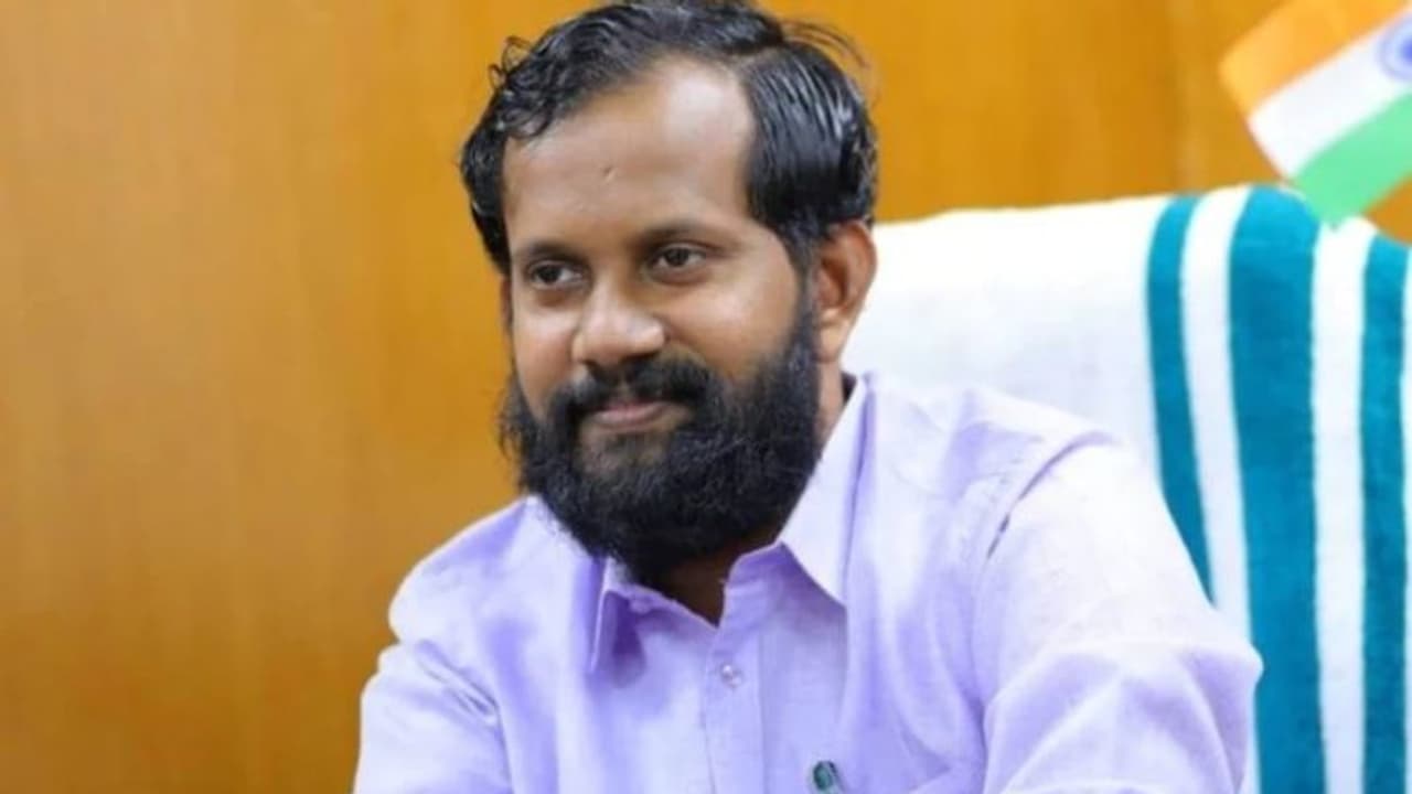 Anupama: ദത്ത് വിവാദം; പ്രതികരിക്കാനില്ല, നിയമനടപടികൾ നടക്കട്ടേയെന്ന് ഷിജുഖാൻ