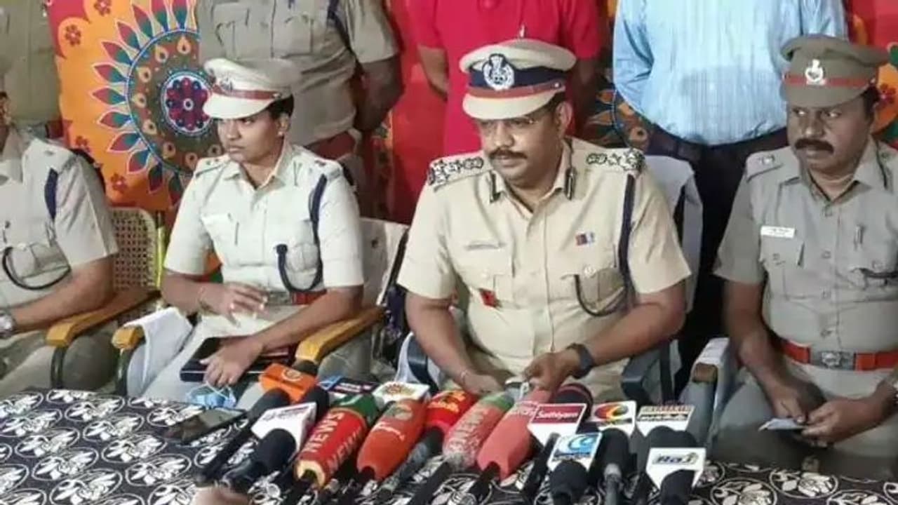 எஸ்.ஐ. பூமிநாதன் கொலை வழக்கு… அறிவியல் ரீதியாக பார்க்க வேண்டும்… டி.ஐ.ஜி விளக்கம்!! எஸ்.ஐ. பூமிநாதன் கொலை வழக்கு… அறிவியல் ரீதியாக பார்க்க வேண்டும்… டி.ஐ.ஜி விளக்கம்!!