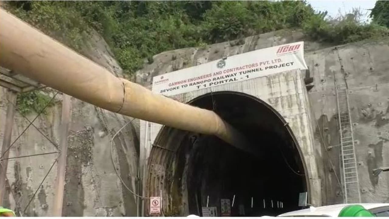 Train Service: আর মাত্র ২ বছর, চালু হবে শিলিগুড়ি সিকিম রেলপথ Train Service: আর মাত্র ২ বছর, চালু হবে শিলিগুড়ি সিকিম রেলপথ