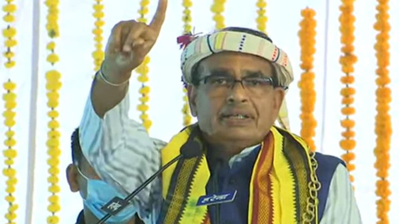 MP में 'हेरिटेज शराब' के नाम से बेची जाएगी महुआ से बनी शराब, अवैध भी नहीं होगी, सीएम शिवराज का बड़ा ऐलान MP में 'हेरिटेज शराब' के नाम से बेची जाएगी महुआ से बनी शराब, अवैध भी नहीं होगी, सीएम शिवराज का बड़ा ऐलान