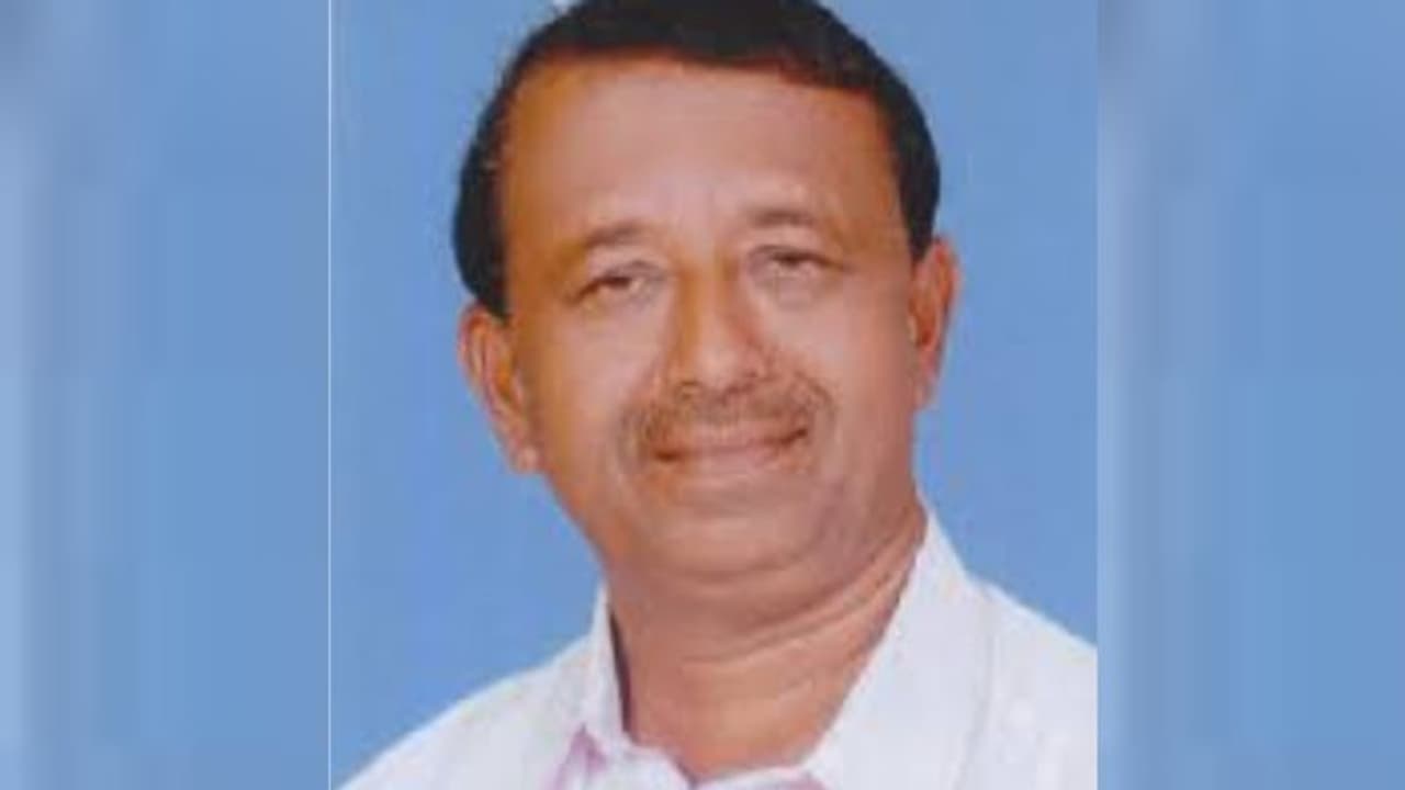 'അസഭ്യം പറഞ്ഞു, ഭീഷണിപ്പെടുത്തി'; വെള്ളനാട് ശശിക്കെതിരെ കെപിസിസിയിൽ പരാതിയുമായി പഞ്ചായത്ത് പ്രസിഡന്റ് 'അസഭ്യം പറഞ്ഞു, ഭീഷണിപ്പെടുത്തി'; വെള്ളനാട് ശശിക്കെതിരെ കെപിസിസിയിൽ പരാതിയുമായി പഞ്ചായത്ത് പ്രസിഡന്റ്