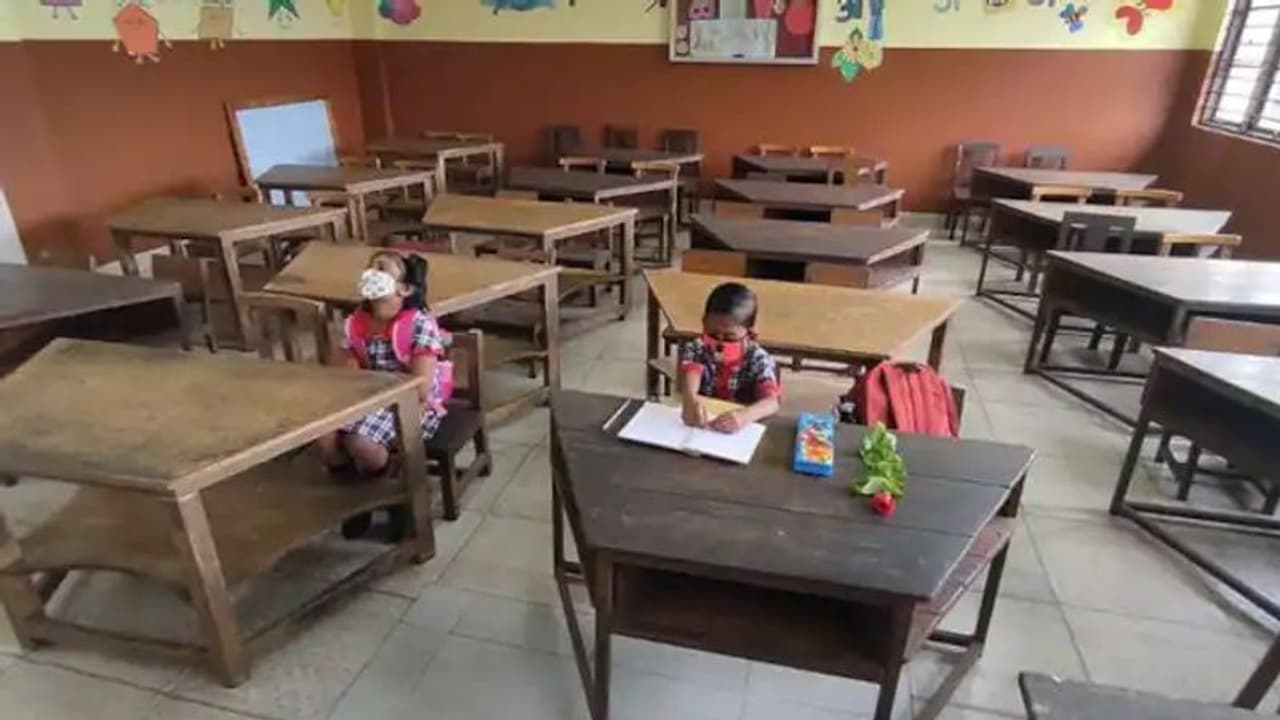 MP: 100% क्षमता से खुलेंगे 12वीं तक के स्कूल, करना होगा कोविड 19 प्रोटोकॉल का पालन