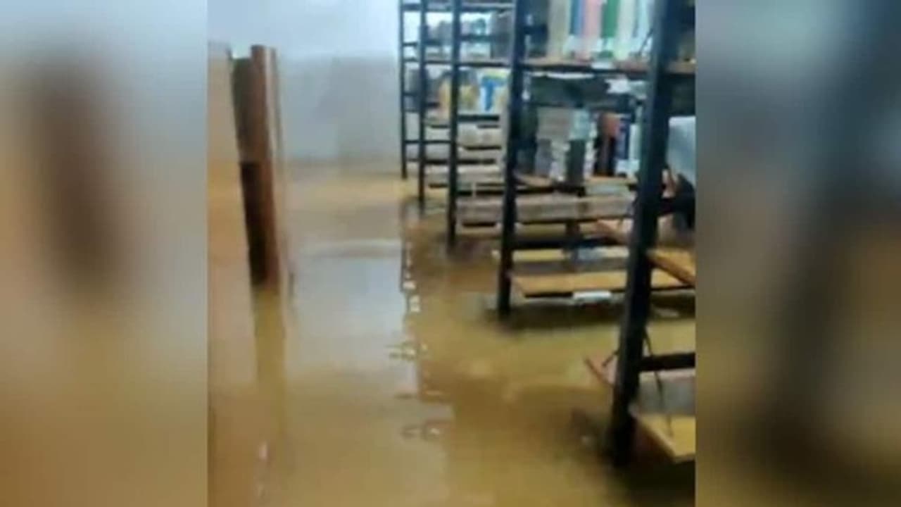 Karnataka Rains| കനത്ത മഴ, ക‍ർണാടകയിലെ ​ഗവേഷണ കേന്ദ്രത്തിൽ വെള്ളം കയറി, പ്രധാന രേഖകൾ സംരക്ഷിക്കാൻ ശ്രമം