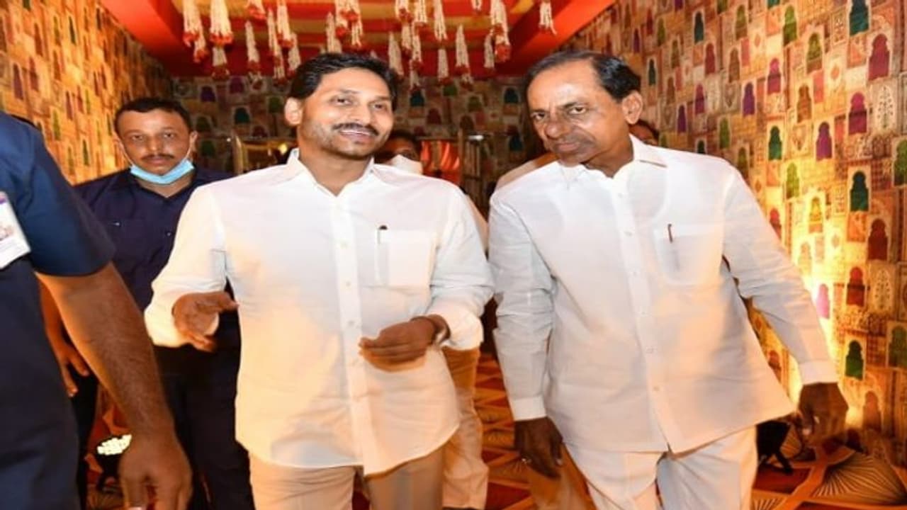 ఆంధ్రప్రదేశ్లోకి బీఆర్ఎస్ ఎంట్రీ.. కేసీఆర్, జగన్ల మధ్య మైత్రి కొనసాగేనా..? ఆంధ్రప్రదేశ్లోకి బీఆర్ఎస్ ఎంట్రీ.. కేసీఆర్, జగన్ల మధ్య మైత్రి కొనసాగేనా..?