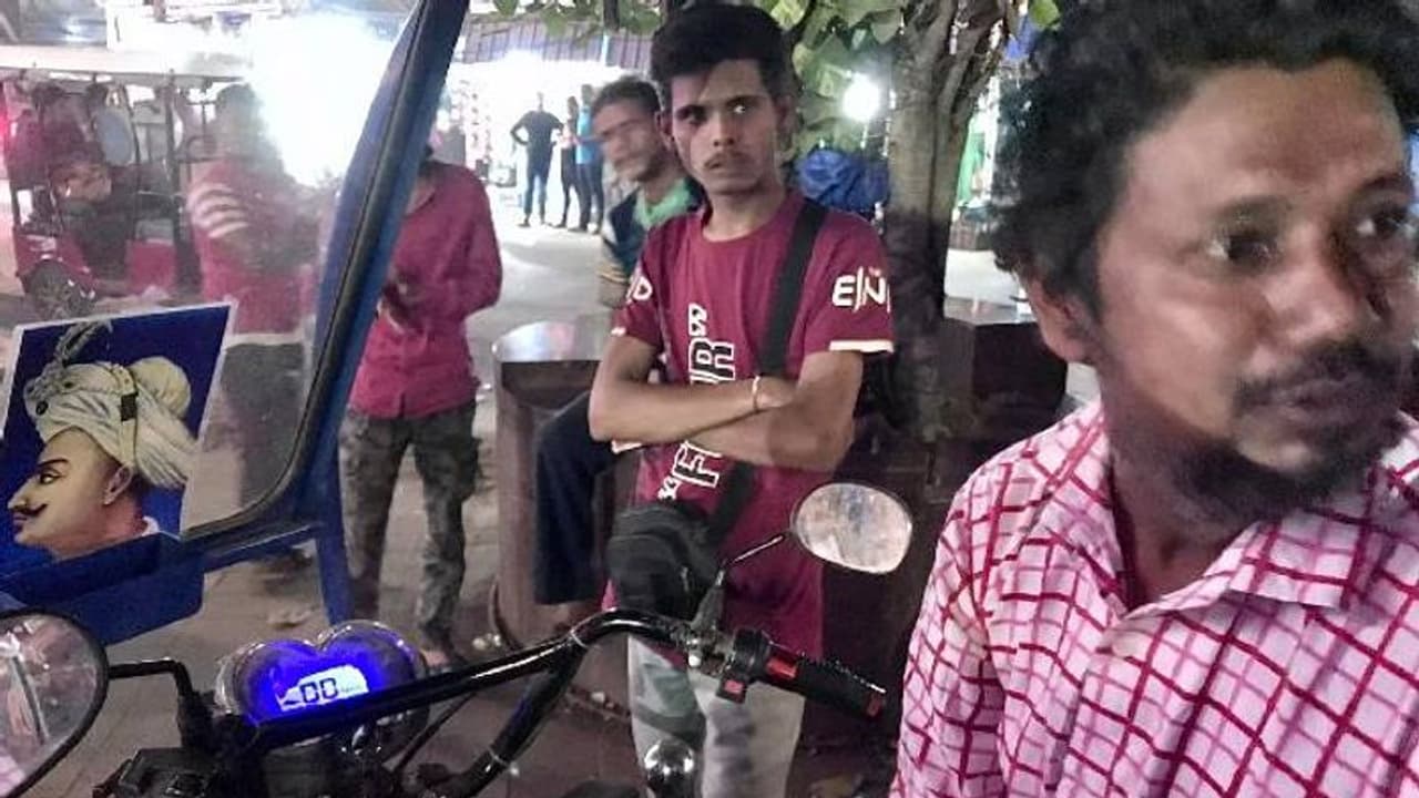 15 ചോദ്യങ്ങൾ ചോദിക്കും, ഉത്തരം പറഞ്ഞാൽ ഓട്ടോക്കൂലി കൊടുക്കണ്ട, വ്യത്യസ്തമായ രീതിയുമായി ഒരു ഇ റിക്ഷാ ഡ്രൈവർ 15 ചോദ്യങ്ങൾ ചോദിക്കും, ഉത്തരം പറഞ്ഞാൽ ഓട്ടോക്കൂലി കൊടുക്കണ്ട, വ്യത്യസ്തമായ രീതിയുമായി ഒരു ഇ റിക്ഷാ ഡ്രൈവർ