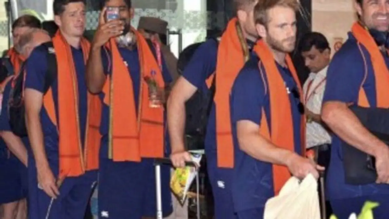 IND vs NZ: भगवा रंग में रंगी भारत न्यूजीलैंड टीम, कानपुर पहुंचने पर अलग अंदाज में हुआ स्वागत