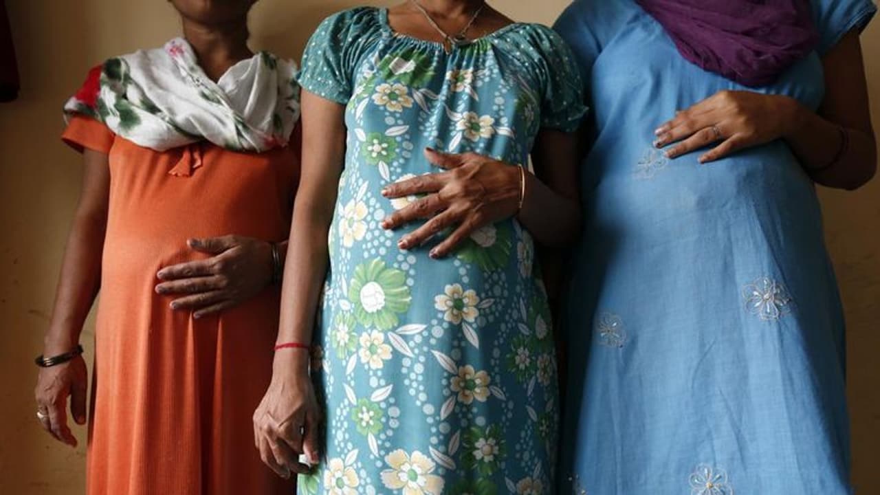 നാട്ടിൽ റെക്കോർഡ് ഗർഭമുണ്ടാവുമെന്ന് പ്രവചിച്ചവർക്ക് തെറ്റി; കൊവിഡ്‌കാല പ്രസവനിരക്കിൽ കേരളത്തിൽ വൻ ഇടിവ്