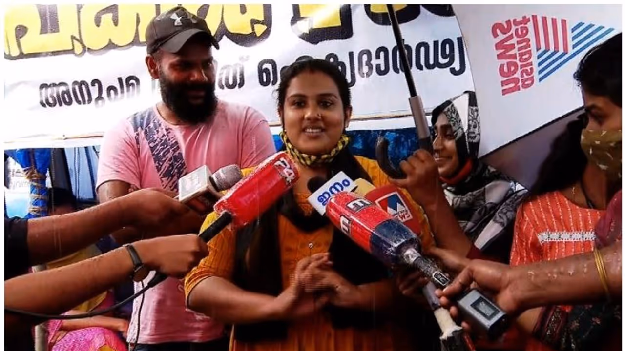 Anupama : കുഞ്ഞിനെ കാണാൻ അനുമതി; പറഞ്ഞറിയിക്കാൻ കഴിയാത്ത സന്തോഷമെന്ന് അനുപമ Anupama : കുഞ്ഞിനെ കാണാൻ അനുമതി; പറഞ്ഞറിയിക്കാൻ കഴിയാത്ത സന്തോഷമെന്ന് അനുപമ