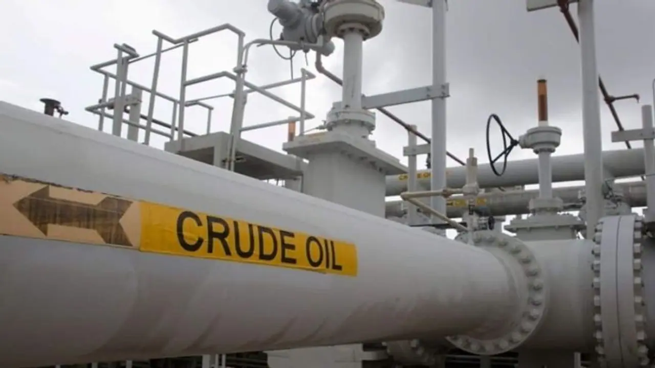 crude oil price: சர்வதேச கச்சா எண்ணெய் விலை 30 % சரிந்தும் பெட்ரோல், டீசல் விலை குறைப்பு இல்லை !