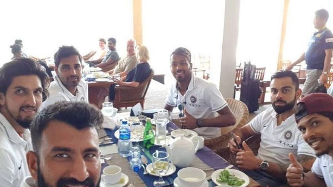 இந்திய வீரர்கள் மாட்டிறைச்சி, பன்றிக்கறி சாப்பிடக்கூடாது..! BCCI Halal கறார் உத்தரவு இந்திய வீரர்கள் மாட்டிறைச்சி, பன்றிக்கறி சாப்பிடக்கூடாது..! BCCI Halal கறார் உத்தரவு