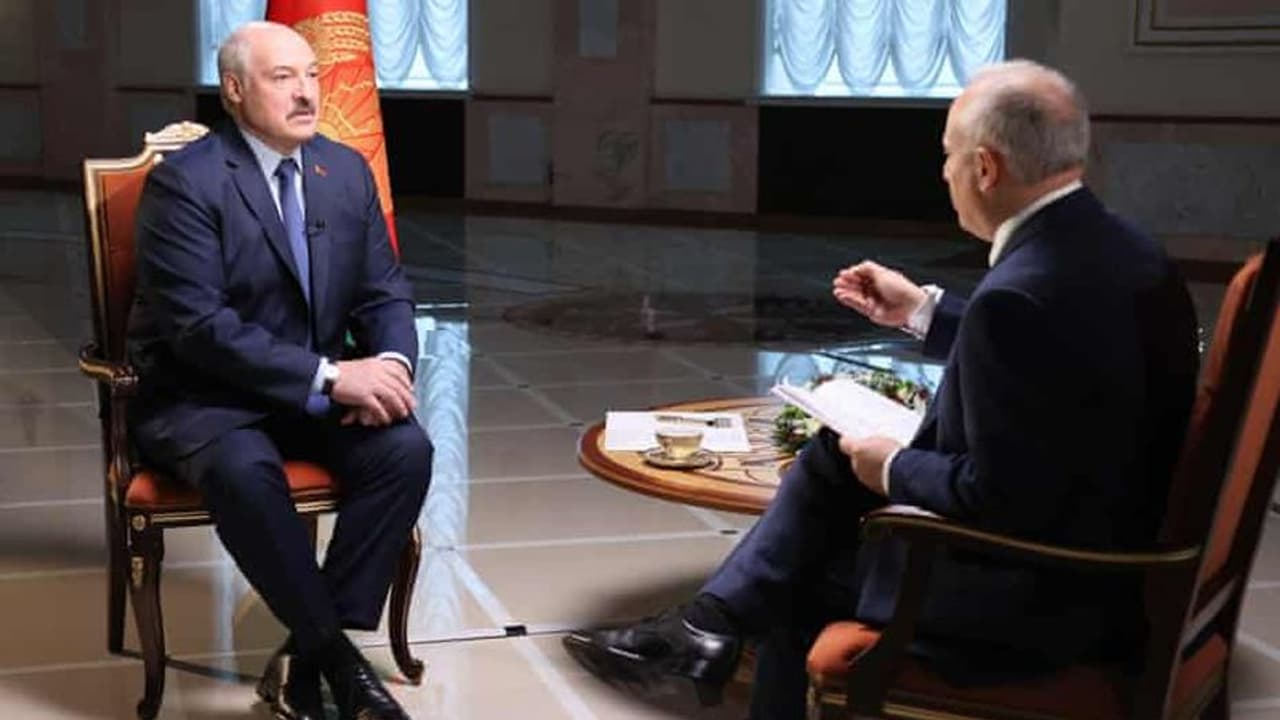 Lukashenko : ബെലാറസ് പ്രസിഡന്റ് ലുക്കാഷെങ്കോയെ ഇരുത്തിപ്പൊരിച്ച് ബിബിസി അവതാരകൻ Lukashenko : ബെലാറസ് പ്രസിഡന്റ് ലുക്കാഷെങ്കോയെ ഇരുത്തിപ്പൊരിച്ച് ബിബിസി അവതാരകൻ