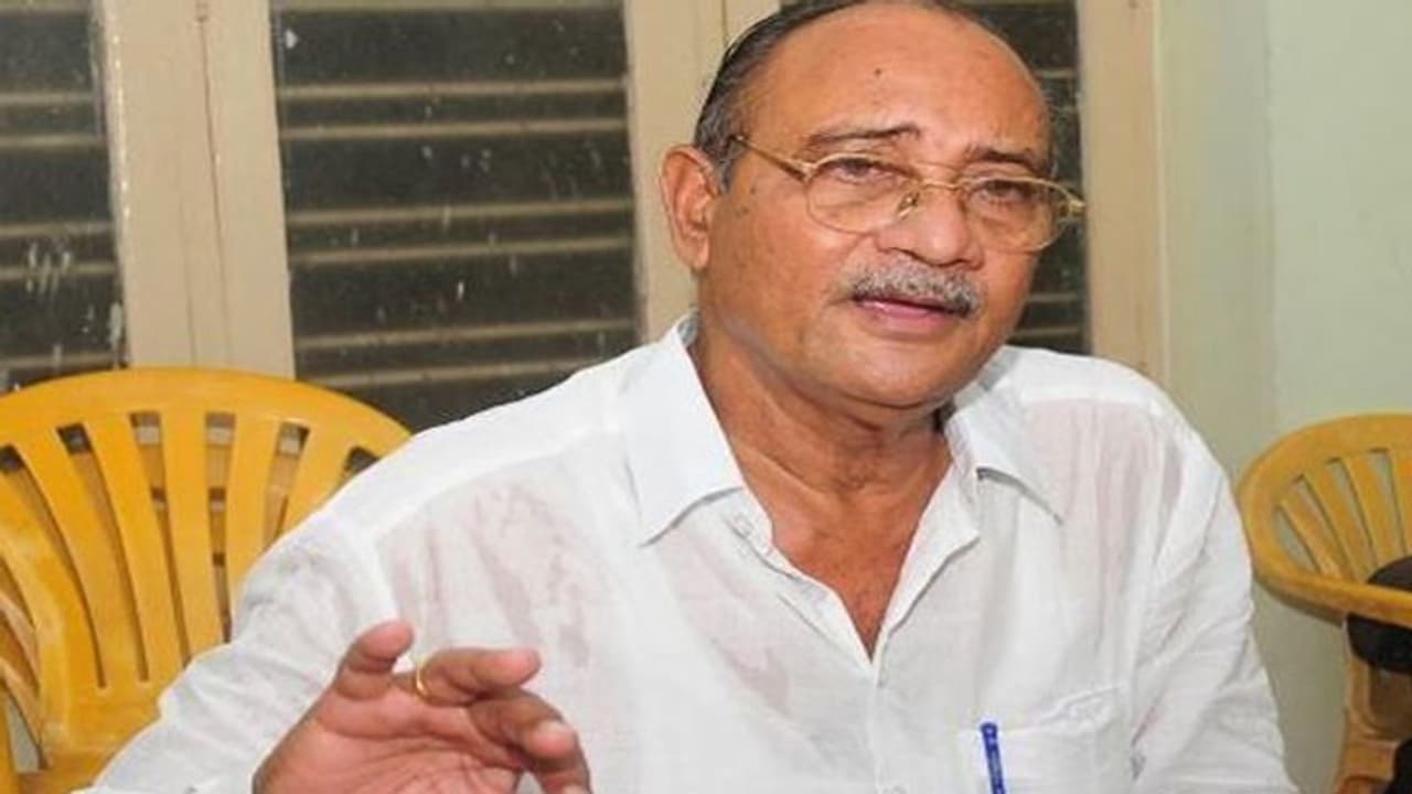 జగన్ మళ్లీ రాజధానుల బిల్లు పెట్టినా కోర్టులు కొట్టేస్తాయి : వడ్డే శోభనాధ్రీశ్వరరావు కీలక వ్యాఖ్యలు జగన్ మళ్లీ రాజధానుల బిల్లు పెట్టినా కోర్టులు కొట్టేస్తాయి : వడ్డే శోభనాధ్రీశ్వరరావు కీలక వ్యాఖ్యలు