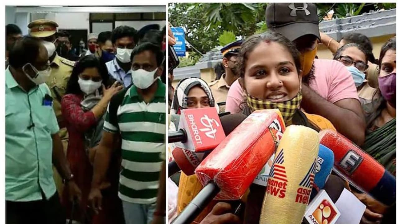 Anupama : കുഞ്ഞിനെ കണ്ടു; വിട്ടിട്ട് പോരുന്നതില്‍ വിഷമമുണ്ടെന്നും അനുപമ