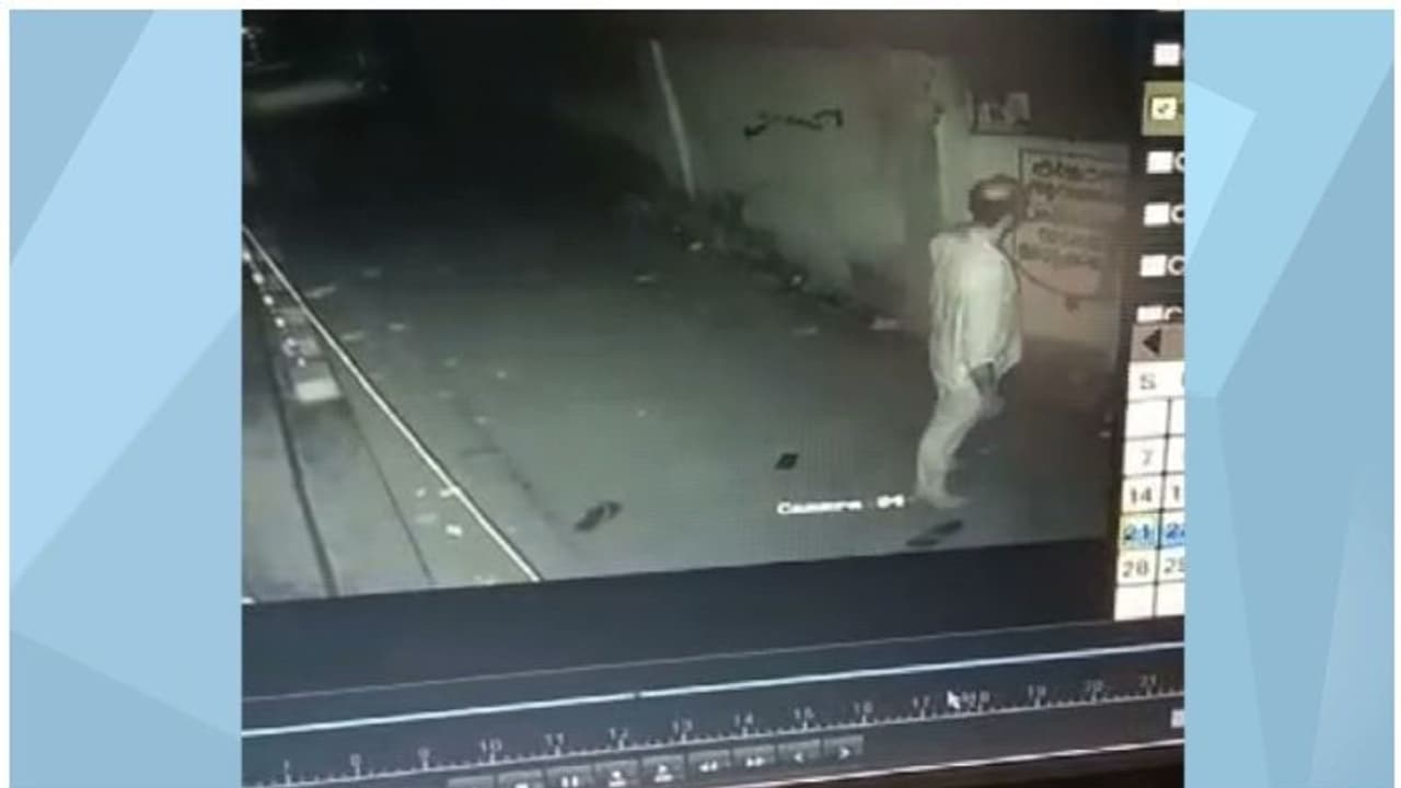 തിരുവനന്തപുരത്ത് യുവാവിന് ക്രൂരമര്ദ്ദനം, പ്രതിക്കെതിരെ നിസാരവകുപ്പ് ചുമത്തി പൊലീസ്, ജാമ്യവും തിരുവനന്തപുരത്ത് യുവാവിന് ക്രൂരമര്ദ്ദനം, പ്രതിക്കെതിരെ നിസാരവകുപ്പ് ചുമത്തി പൊലീസ്, ജാമ്യവും