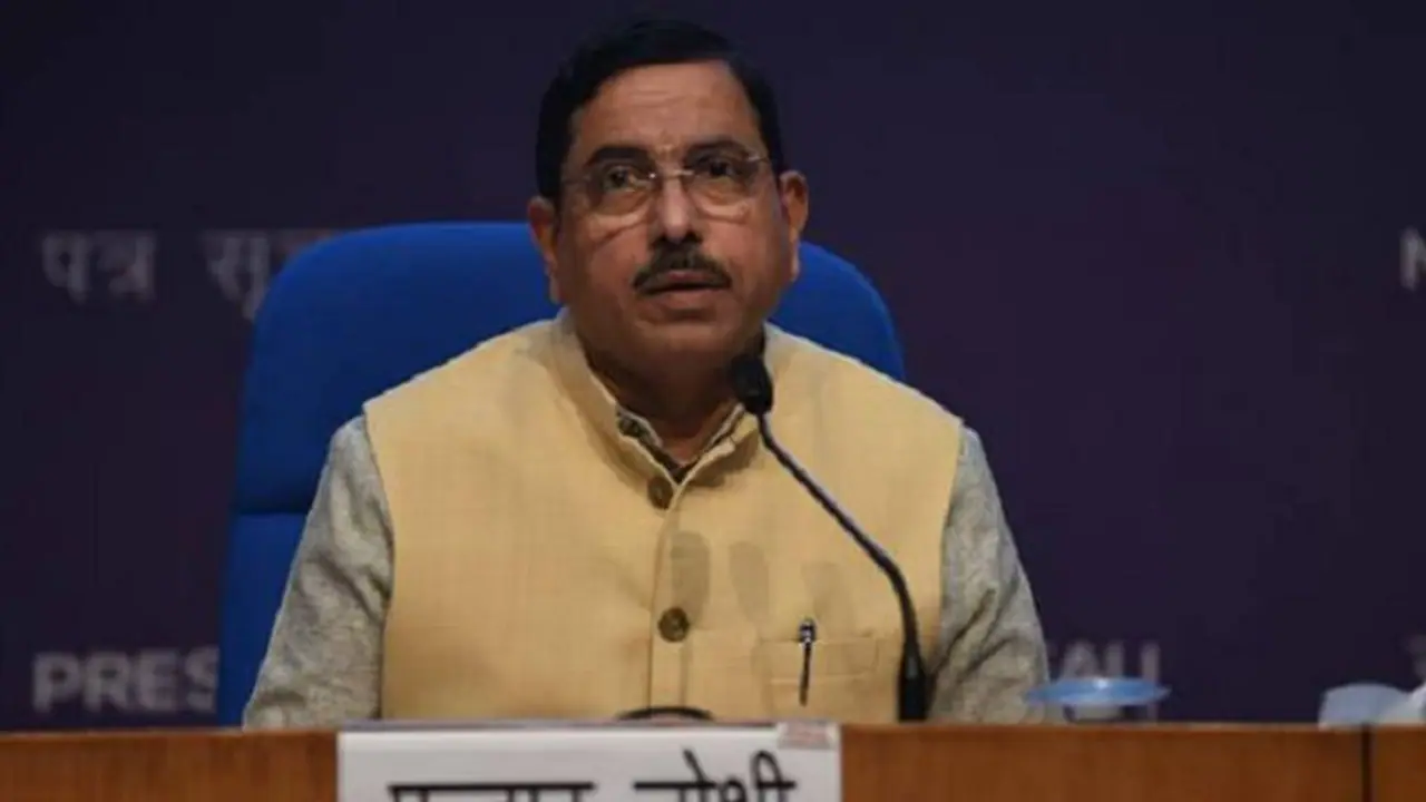 ಪಠ್ಯಪುಸ್ತಕ ವಿವಾದ, ಚುನಾವಣಾ ಗಿಮಿಕ್‌: ಕೇಂದ್ರ ಸಚಿವ ಪ್ರಹ್ಲಾದ ಜೋಶಿ