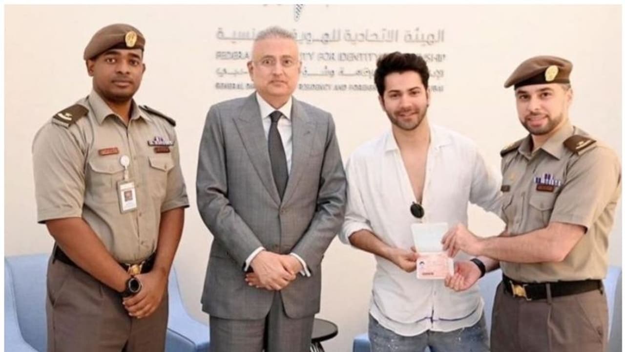UAE Golden Visa | ബോളിവുഡ് താരം വരുണ് ധവാന് യുഎഇ ഗോള്ഡന് വിസ UAE Golden Visa | ബോളിവുഡ് താരം വരുണ് ധവാന് യുഎഇ ഗോള്ഡന് വിസ