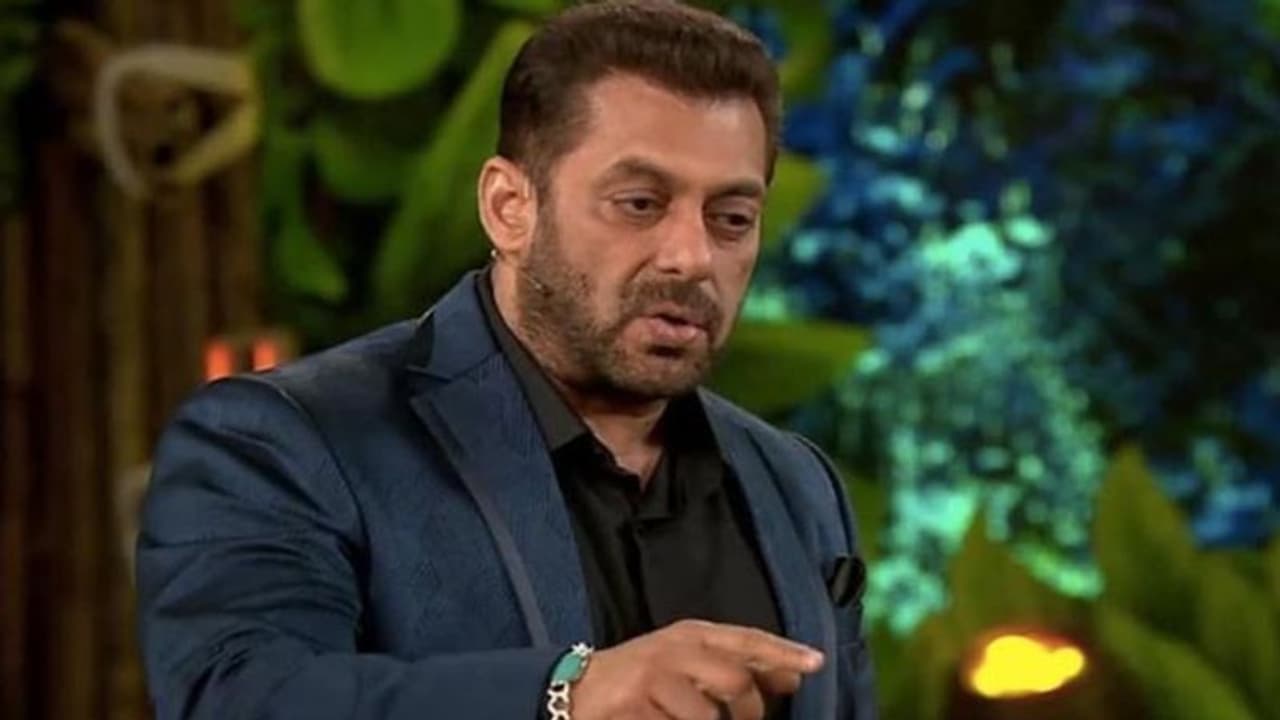 Bigg Boss 15: शो में हुआ शॉकिंग एलिमिनेशन, Salman Khan के घर से इस शख्स को दिखाया बहार का रास्ता Bigg Boss 15: शो में हुआ शॉकिंग एलिमिनेशन, Salman Khan के घर से इस शख्स को दिखाया बहार का रास्ता