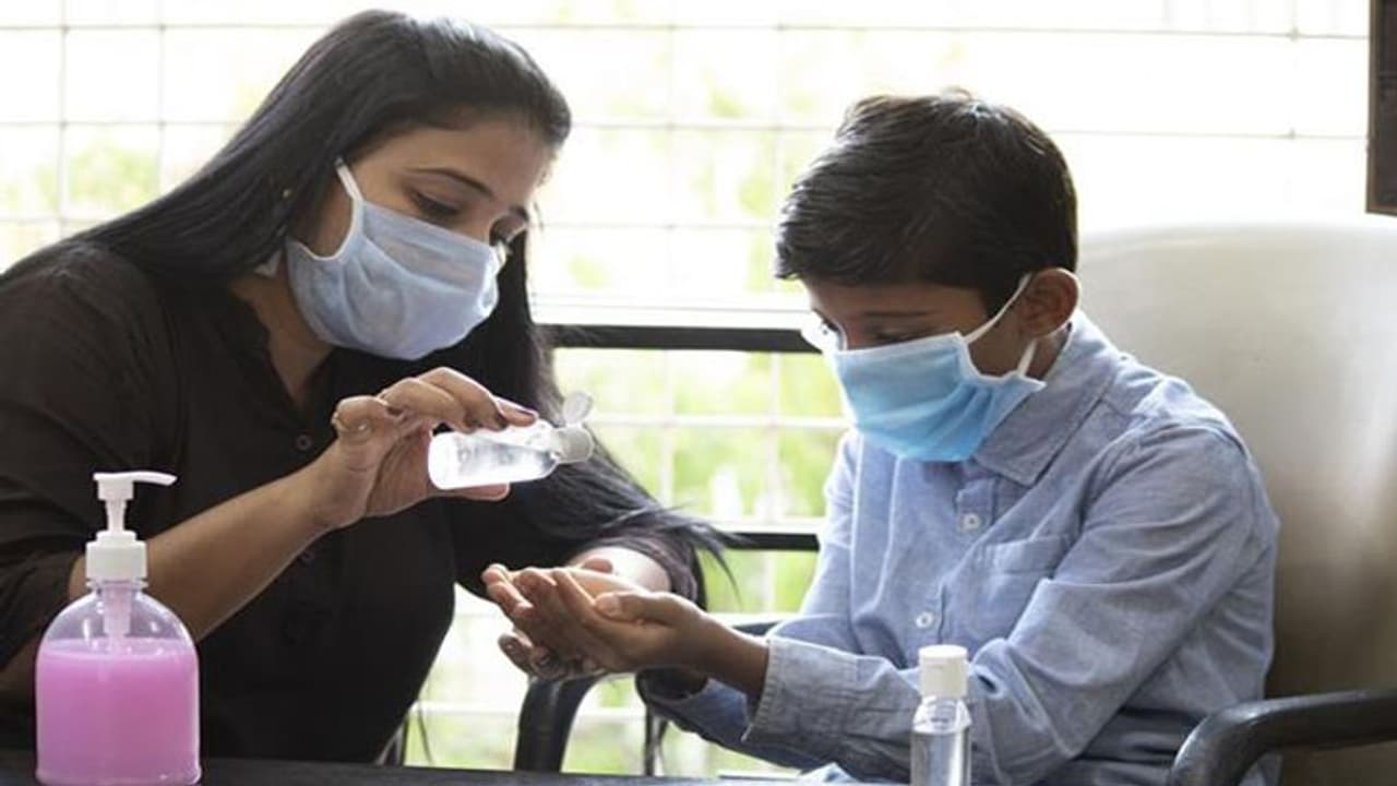 Punjab: मानसा के जवाहर नवोदय विद्यालय में 14 छात्र Corona Positive , 14 दिन के लिए स्कूल बंद Punjab: मानसा के जवाहर नवोदय विद्यालय में 14 छात्र Corona Positive , 14 दिन के लिए स्कूल बंद