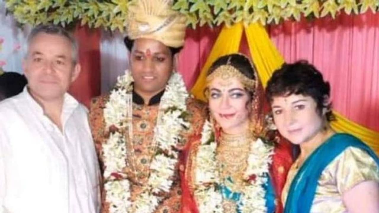 പാരീസിൽ നിന്നും ഇന്ത്യ കാണാനെത്തി, ടൂർ ഗൈഡിനോട് പ്രണയം, ഒടുവിൽ ഇന്ത്യയിൽ വിവാഹം പാരീസിൽ നിന്നും ഇന്ത്യ കാണാനെത്തി, ടൂർ ഗൈഡിനോട് പ്രണയം, ഒടുവിൽ ഇന്ത്യയിൽ വിവാഹം