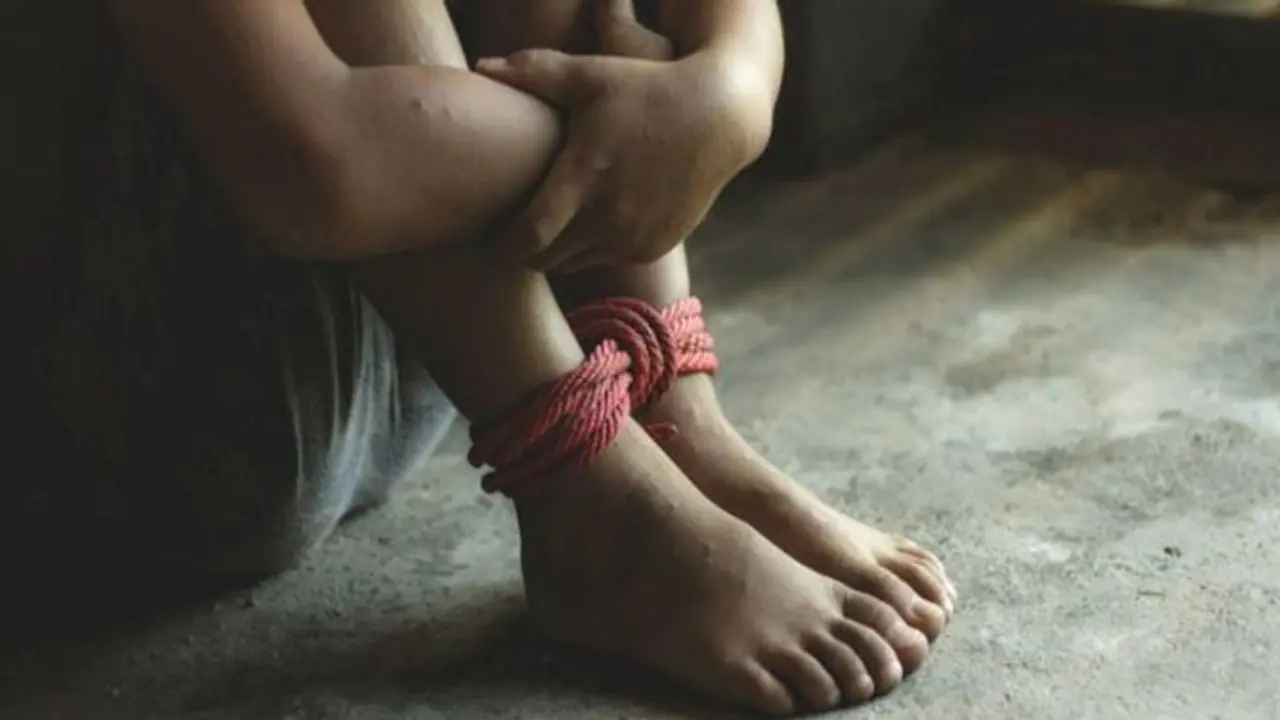 30 साल के प्रिंसिपल को 24 साल की छात्रा से एकतरफा प्यार, DJ पर डांस नहीं किया तो थप्पड़ मारे, किडनैप कर ले गया 30 साल के प्रिंसिपल को 24 साल की छात्रा से एकतरफा प्यार, DJ पर डांस नहीं किया तो थप्पड़ मारे, किडनैप कर ले गया