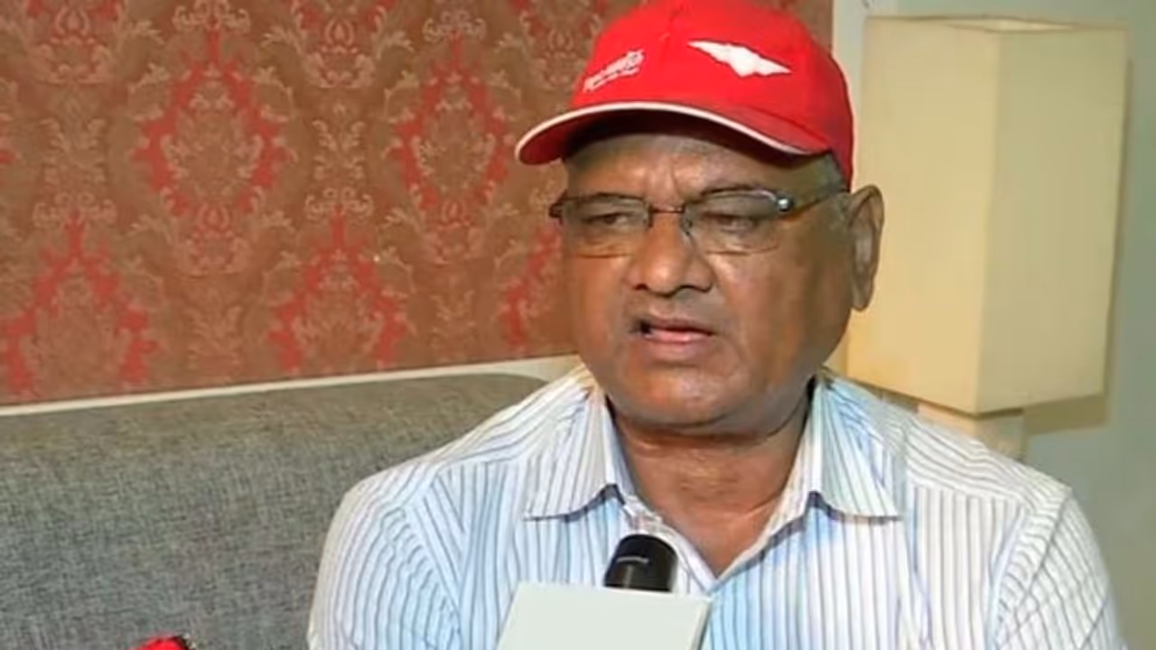 Farmers Bill: SC द्वारा गठित पैनल के सदस्य ने कहा सिफारिशें सार्वजनिक हों,वापसी प्रस्ताव को कैबिनेट से मंजूरी Farmers Bill: SC द्वारा गठित पैनल के सदस्य ने कहा सिफारिशें सार्वजनिक हों,वापसी प्रस्ताव को कैबिनेट से मंजूरी