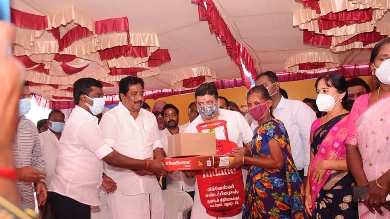 குடியுரிமை பெற்ற தமிழர்கள் பெறும் திட்டங்கள், முகாமில் வசிக்கும் தமிழர்களுக்கும் கிடைக்க வேண்டும்.. பிடிஆர் குடியுரிமை பெற்ற தமிழர்கள் பெறும் திட்டங்கள், முகாமில் வசிக்கும் தமிழர்களுக்கும் கிடைக்க வேண்டும்.. பிடிஆர்