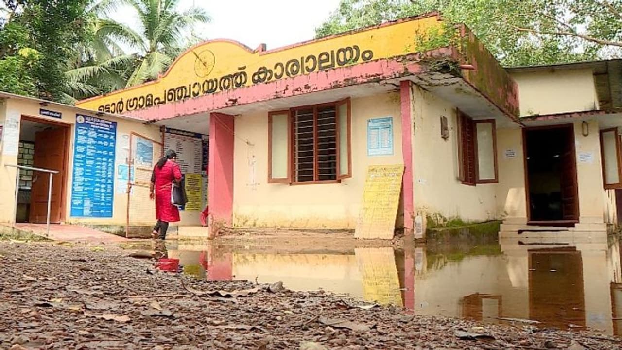 തുടർച്ചയായ വെള്ളപ്പൊക്കം; മുട്ടാർ ദുരിതക്കയത്തിൽ, പ്രളയബാധിത പഞ്ചായത്തായി പ്രഖ്യാപിക്കണമെന്ന് ആവശ്യം തുടർച്ചയായ വെള്ളപ്പൊക്കം; മുട്ടാർ ദുരിതക്കയത്തിൽ, പ്രളയബാധിത പഞ്ചായത്തായി പ്രഖ്യാപിക്കണമെന്ന് ആവശ്യം